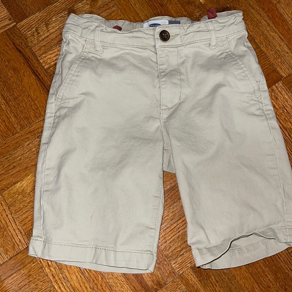 Old Navy size 7 khaki chino shorts adjustable waist - Picture 1 of 2